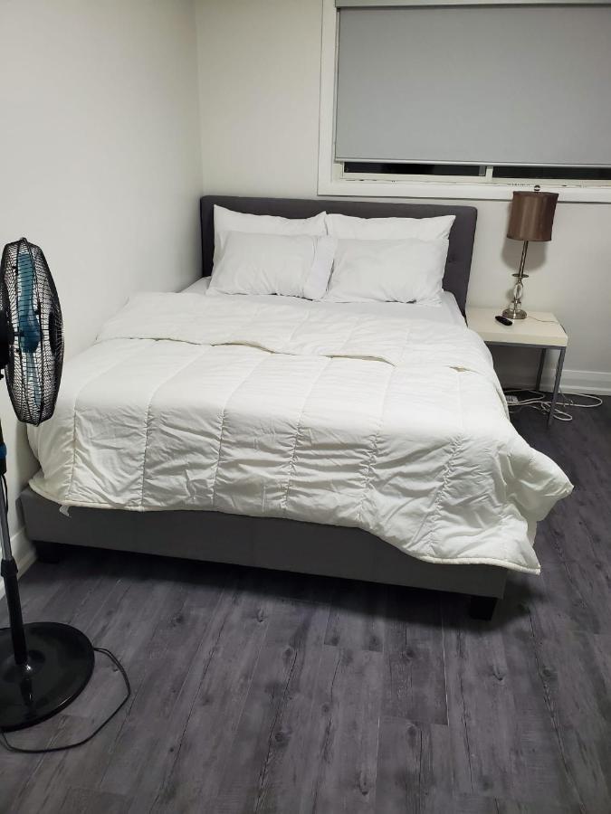 Maxwell Esabu Apartment Toronto Bagian luar foto